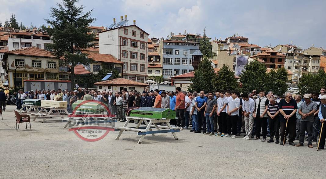 Konya’daki kaza kurbanı 4 kişi son yolculuğa uğurlandı 9